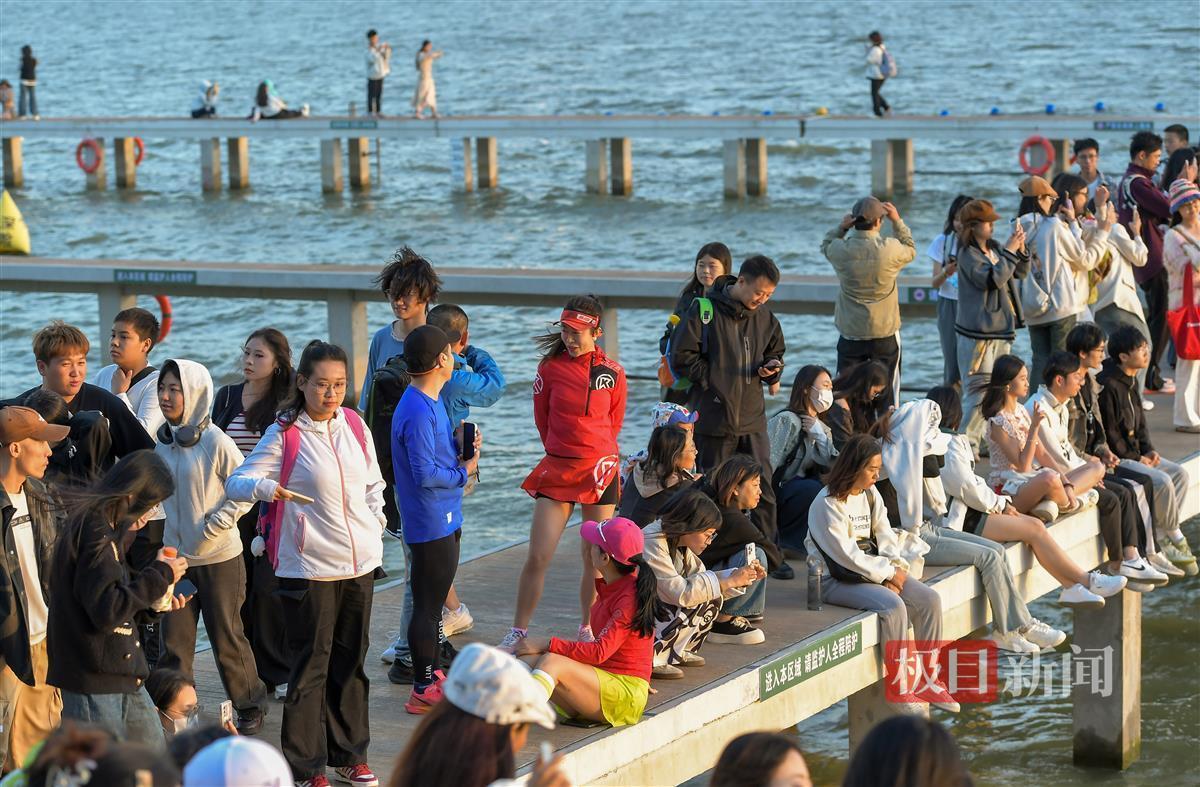 _山青青水蓝蓝看日出看云海_城山日出峰看日出几点